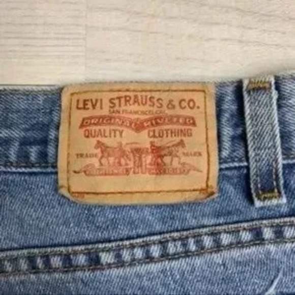 Vintage Levi’s 550 Relaxed Fit Tappered Leg Jean - Picture 6 of 12